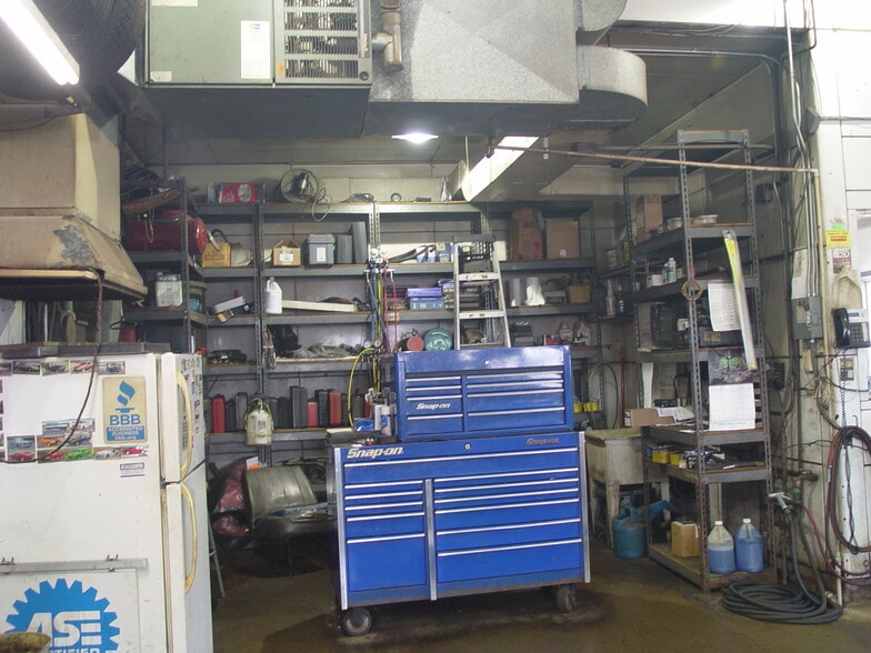 More Photos Of 1108 Main St, Neenah Auto Repair For Sale