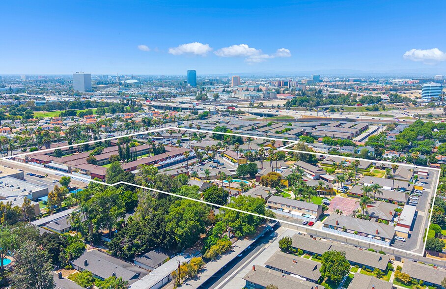 More Photos Of 2833 N Bristol St, Santa Ana Apartments For Sale