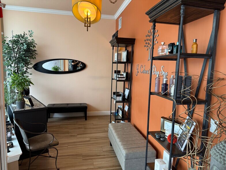 More Photos Of 3045 N Federal Hwy, 42, Fort Lauderdale Storefront Retail Office For Sale
