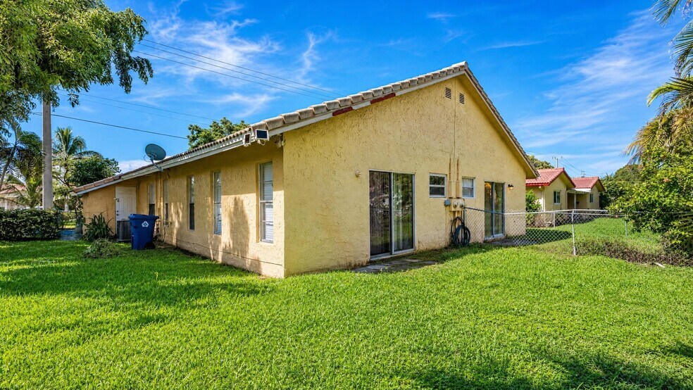 More Photos Of 11281 NW 39th St, Coral Springs Multifamily For Sale