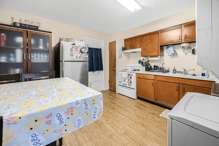 More Photos Of 501-524 Plaza Dr, Slaton Apartments For Sale