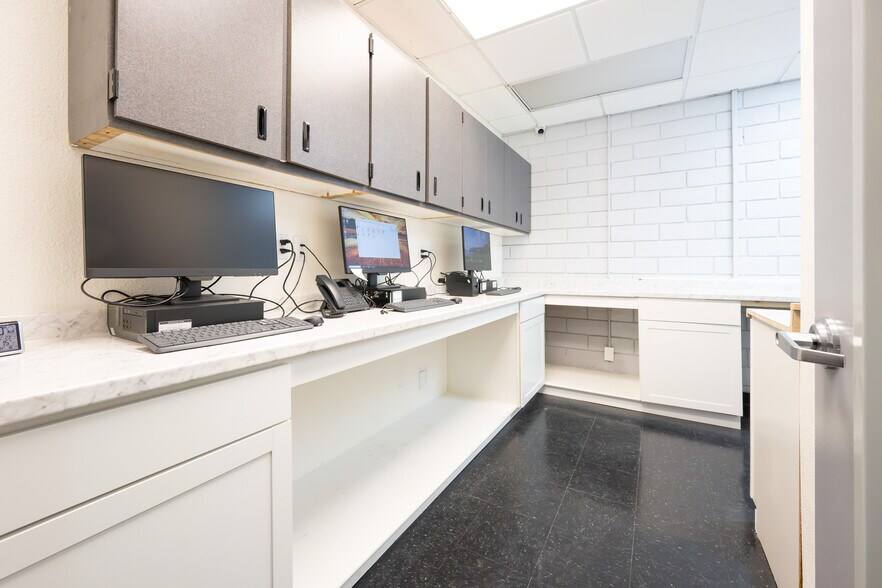 More Photos Of 601 S Rancho Dr, Las Vegas Medical For Sale