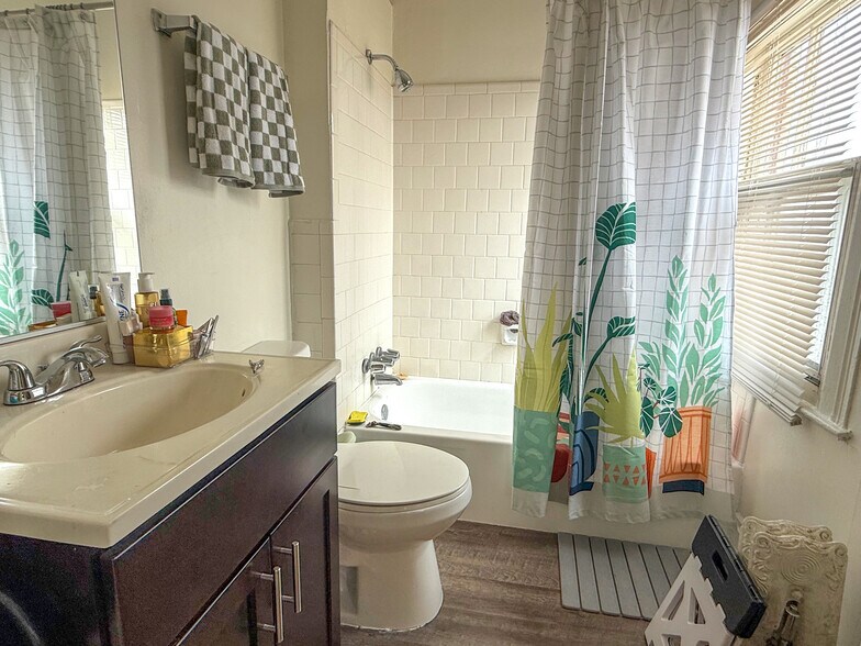 More Photos Of 1301 St Paul St, Baltimore Apartments For Sale