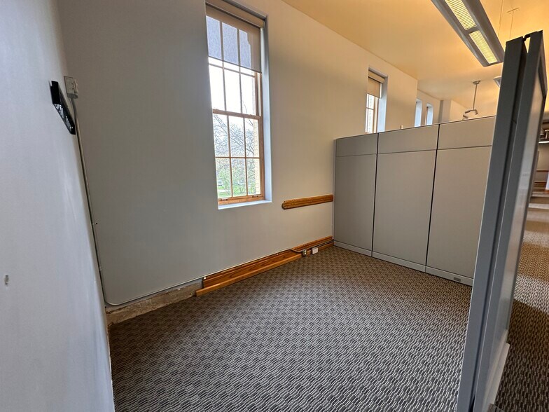 More Photos Of 830 Cottageview Dr, Traverse City Loft Creative Space For Sale