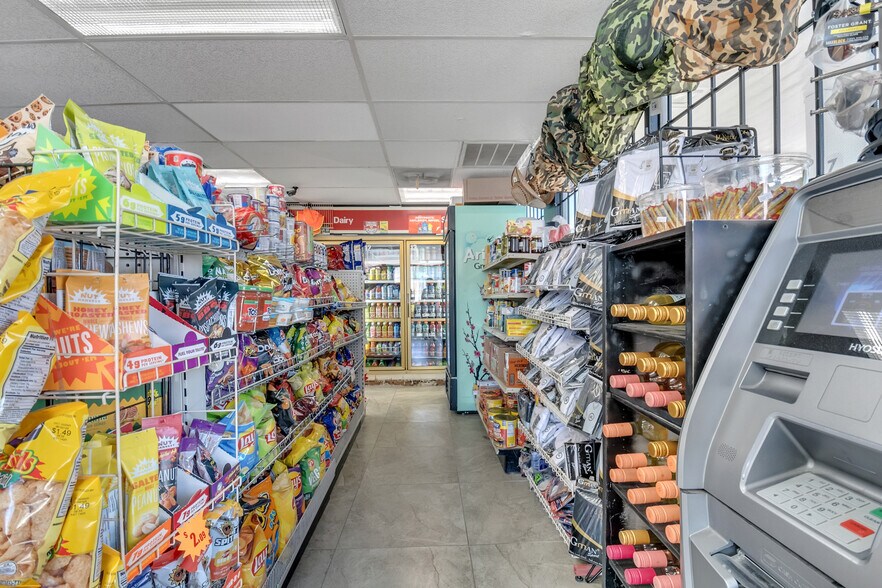 More Photos Of 1916 W Colonial Dr, Orlando General Retail For Sale