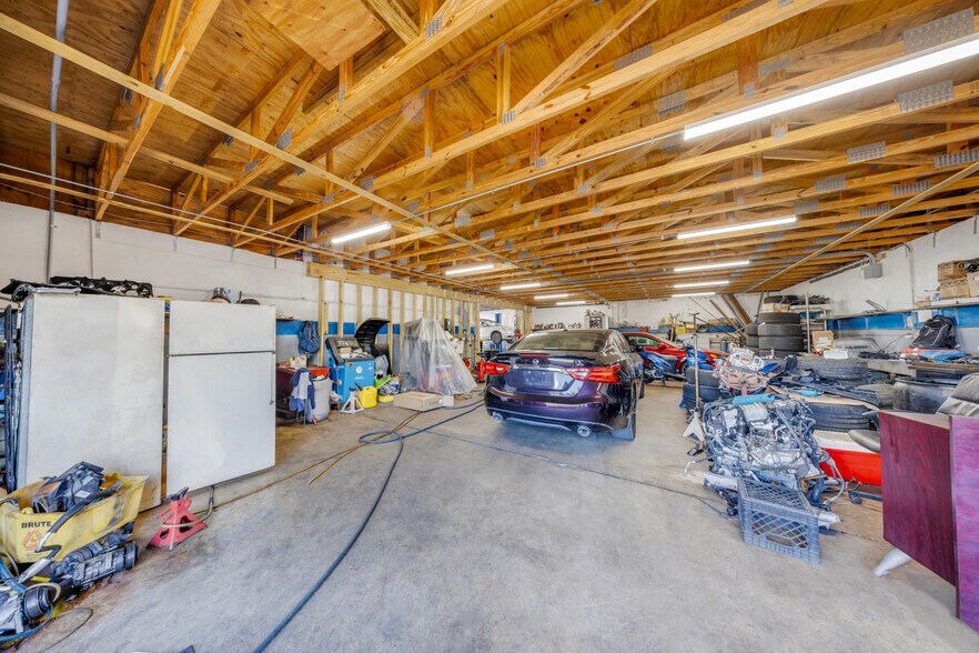 More Photos Of 13250 NW 7th Ave, Miami Auto Repair For Sale