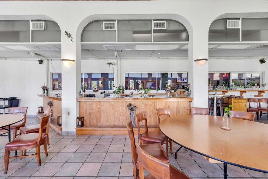 More Photos Of 700 Ocean Dr, Key Colony Beach Restaurant For Sale