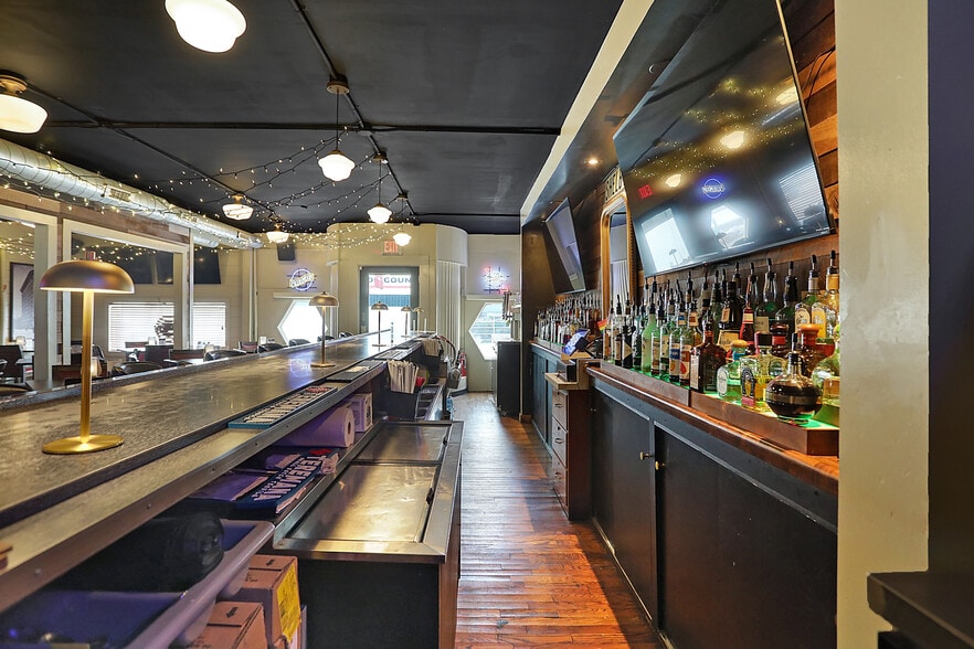 More Photos Of 2849 S Shelby St, Indianapolis Freestanding For Sale