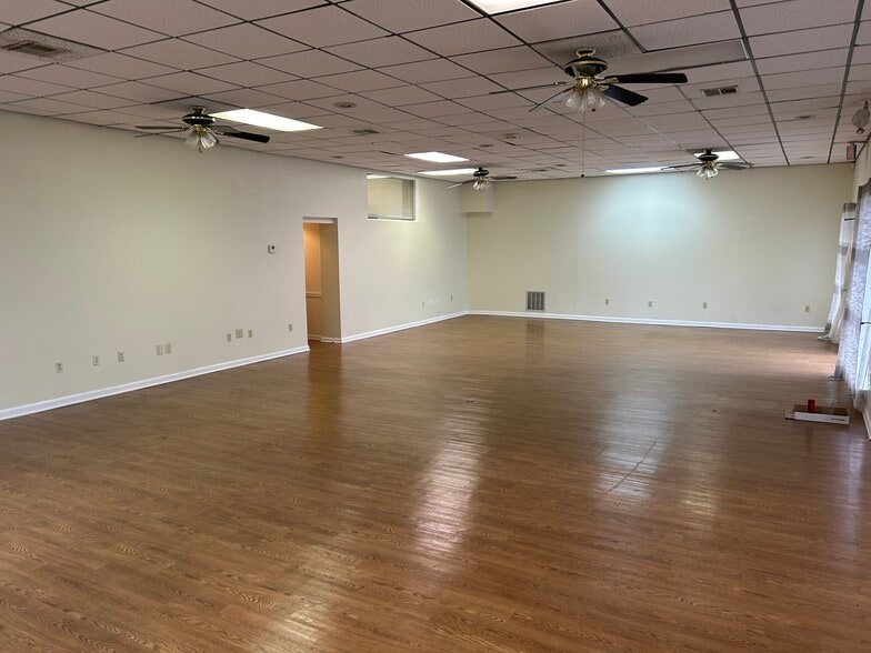 More Photos Of 5130 MacCorkle Ave SE, Charleston Office For Lease