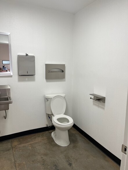 More Photos Of 11830 Wakeman St, Santa Fe Springs Manufacturing For Sale