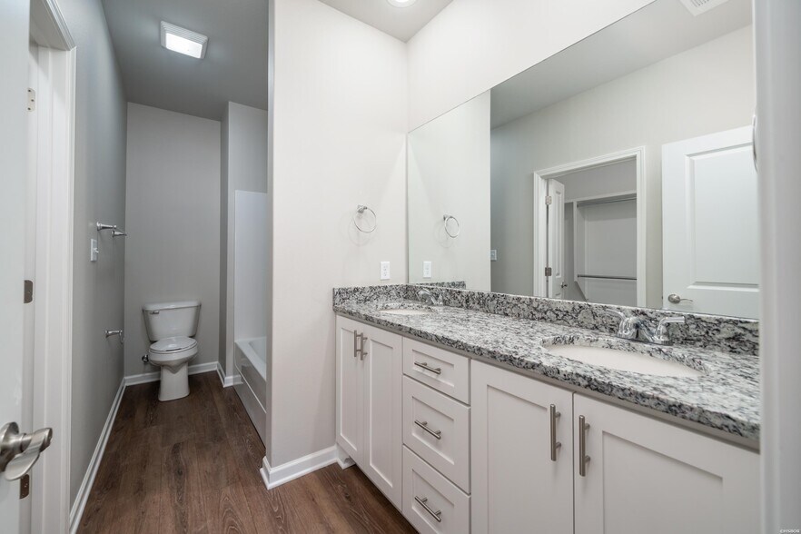 More Photos Of 102 & 106 Cheyenne St, Hot Springs National Park Apartments For Sale