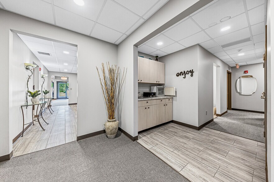 More Photos Of 18820 Bagley Rd, Middleburg Heights Office For Sale