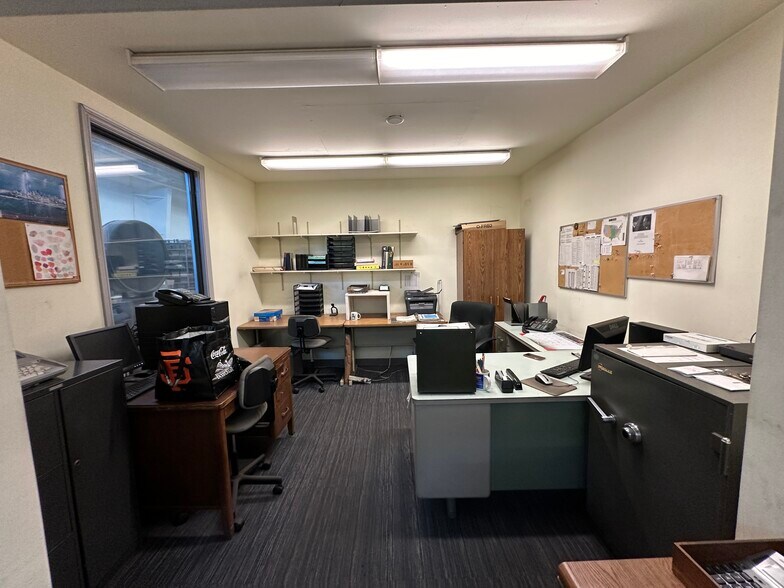 More Photos Of 1433 Yosemite Ave & 1430 Armstrong Ave, San Francisco Manufacturing For Lease