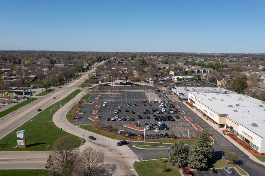 More Photos Of 175 Executive Pky, Rockford Unknown For Lease