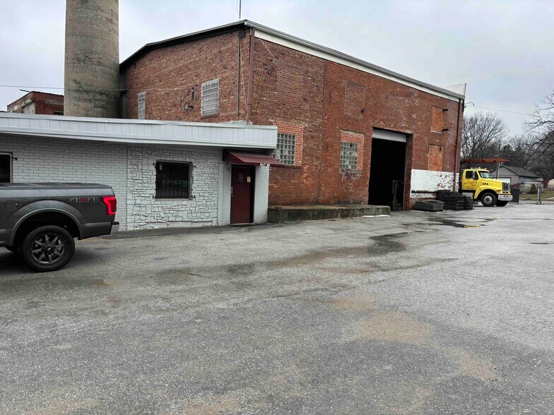 More Photos Of 625 S Willis Ave, Independence Warehouse For Sale