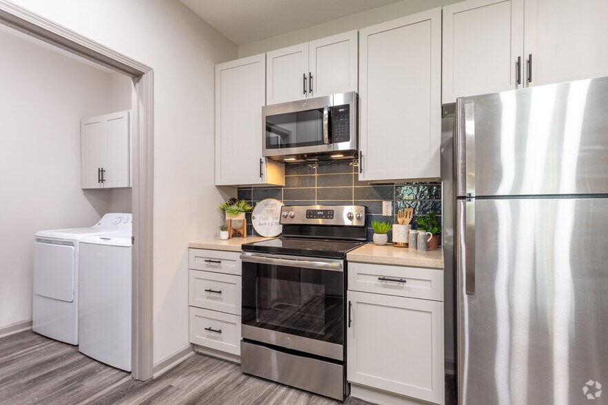 More Photos Of 900 E Six Forks Rd, Raleigh Apartments For Lease