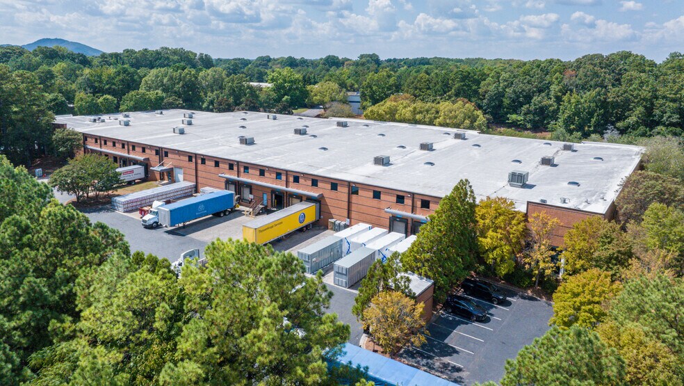 More Photos Of 1840 W Oak Pky, Marietta Warehouse For Lease