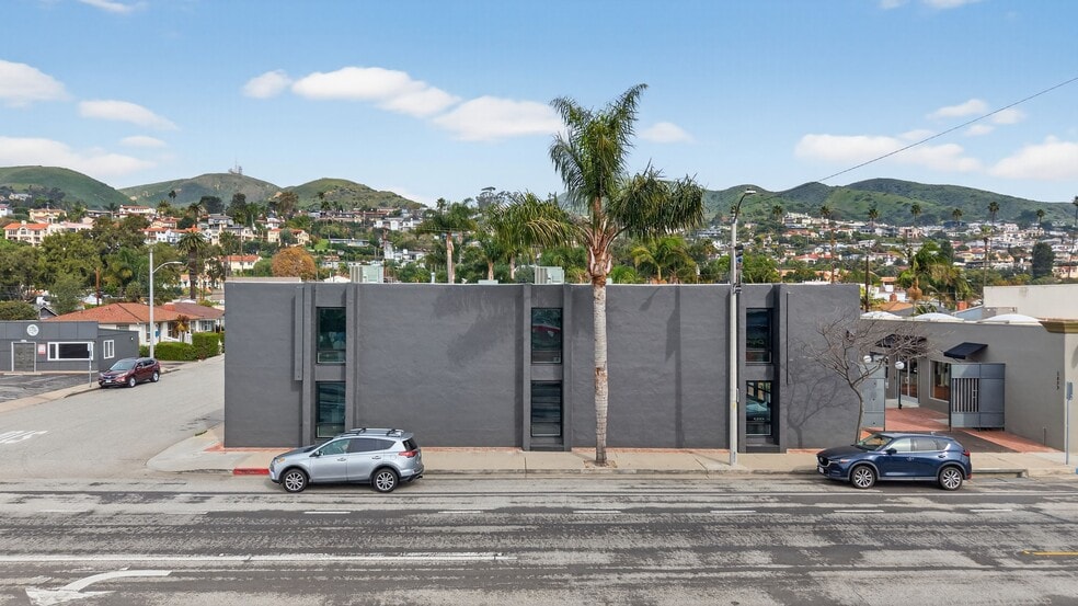 More Photos Of 1895 E Main St, Ventura General Retail For Sale