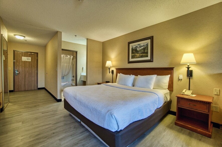 More Photos Of 7860 6th St, Wellington Hotel For Sale