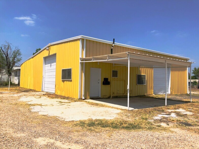 Primary Photo Of 504 N 2nd St, Carrizo Springs Warehouse For Sale
