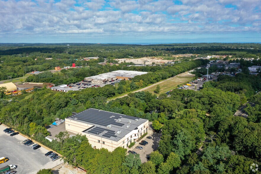 More Photos Of 66 Southern Blvd, Nesconset Showroom For Lease