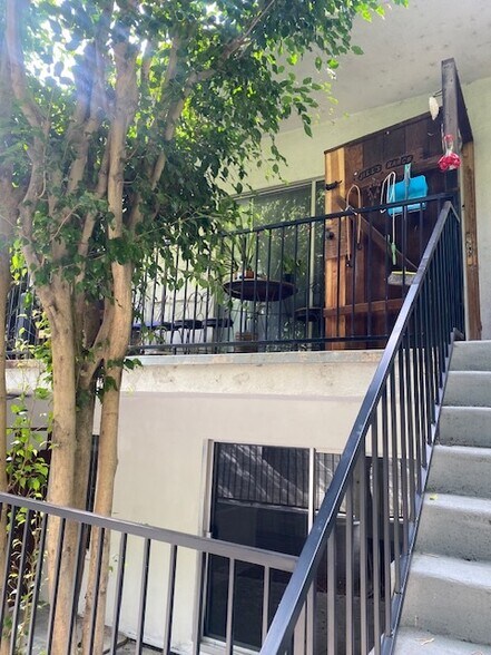 More Photos Of 2030 Holly Dr, Los Angeles Apartments For Sale