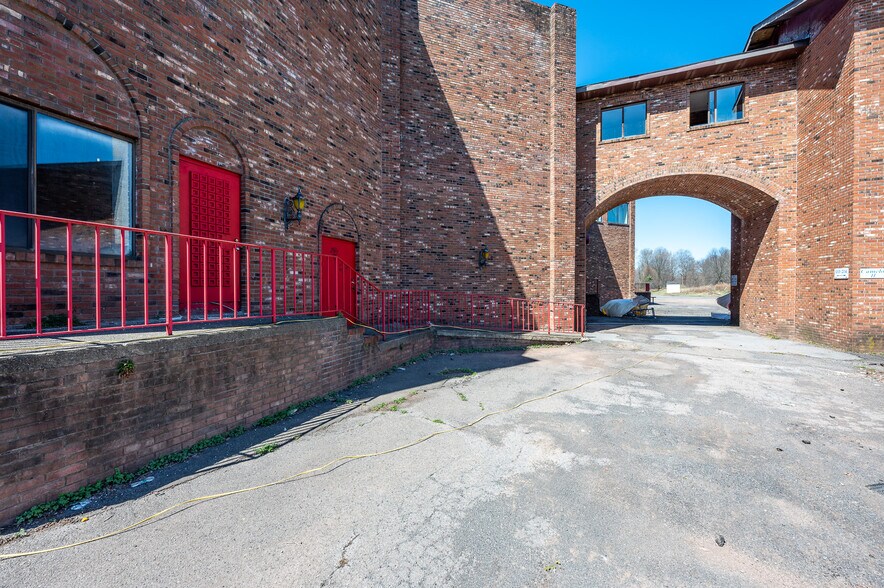 More Photos Of 4858 Route 32, Catskill Hotel For Sale