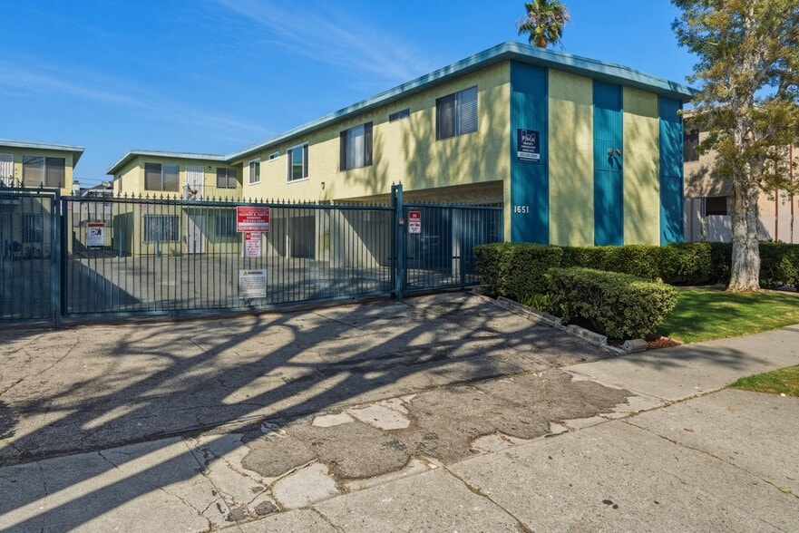 More Photos Of 1651-1655 W 206th St, Torrance Apartments For Sale