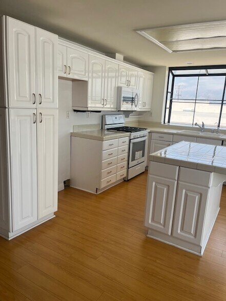 More Photos Of 2435 Stozier Ave, South El Monte Warehouse For Lease