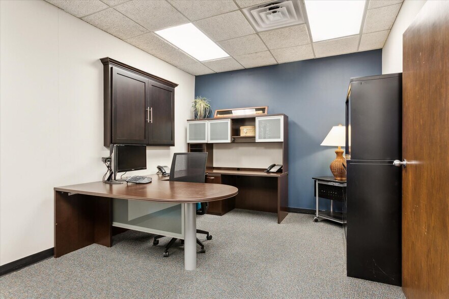 More Photos Of 732 Thimble Shoals Blvd, Newport News Office For Sale