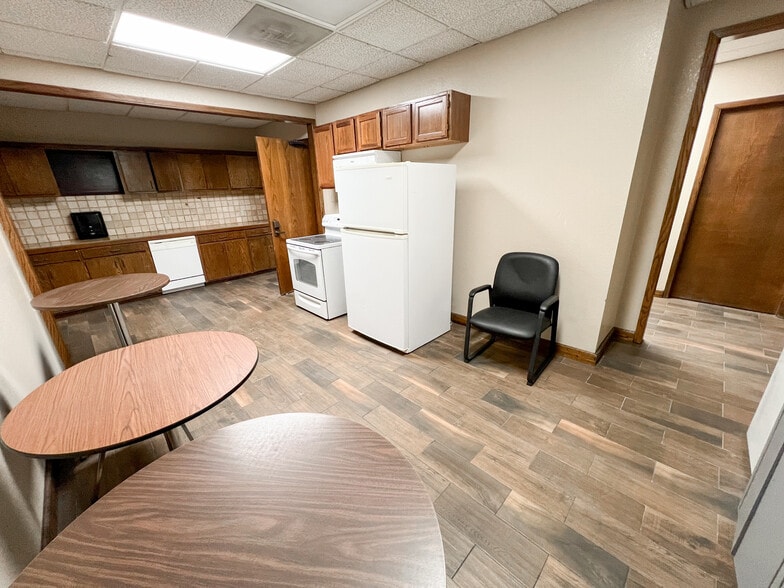 More Photos Of 2408 N Big Spring St, Midland Office For Sale