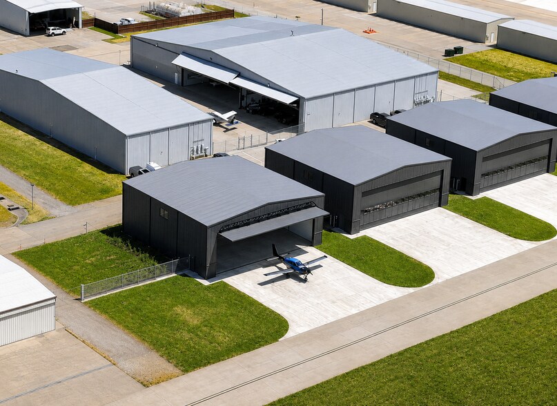 More Photos Of 3000 Westcourt rd, Denton Airplane Hangar For Sale