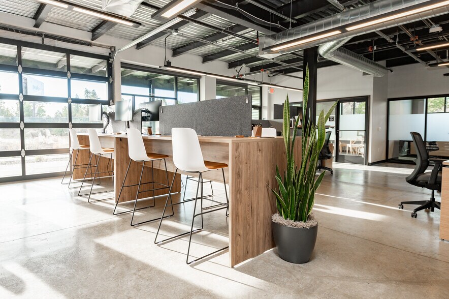 More Photos Of 565 SE 9th St, Bend Coworking Space