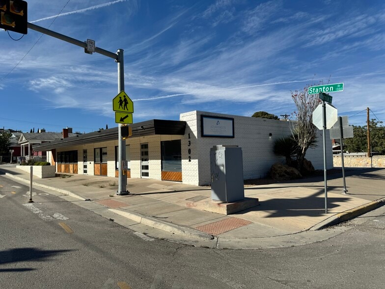 More Photos Of 1302 N Stanton St, El Paso Medical For Sale