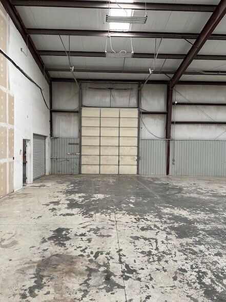 More Photos Of 6355 Boucher Dr, Edmond Showroom For Lease