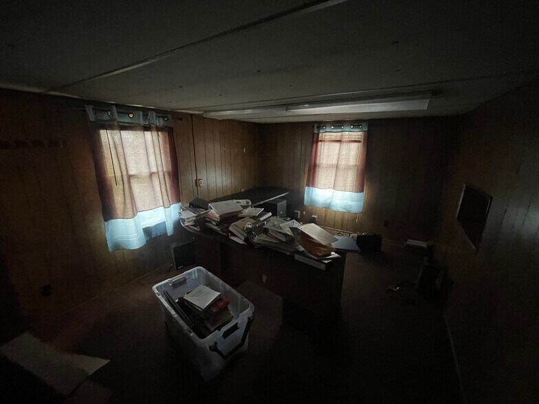 More Photos Of 1600 S Clinton Ave, Dunn Warehouse For Sale
