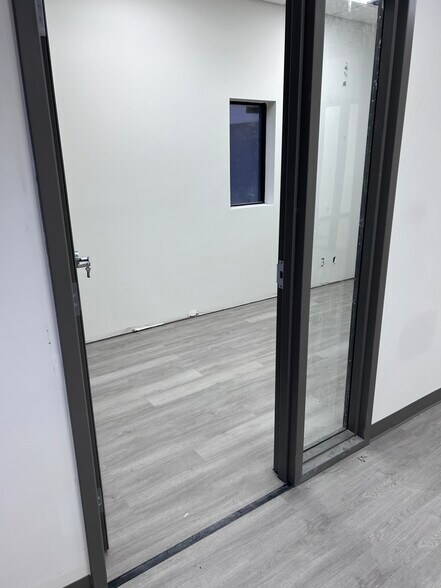 More Photos Of 4515 N 56th St, Lincoln Light Distribution For Lease