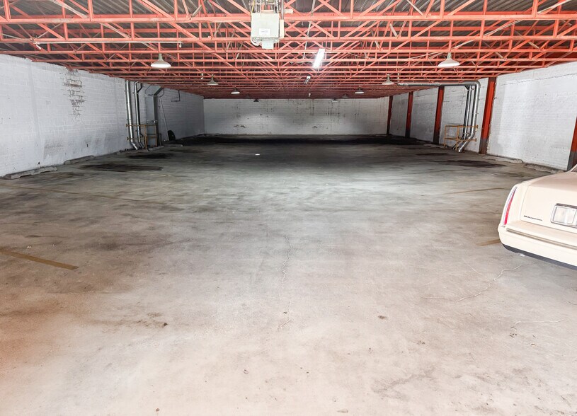 More Photos Of 607 N Broadway Ave, Oklahoma City Office For Sale