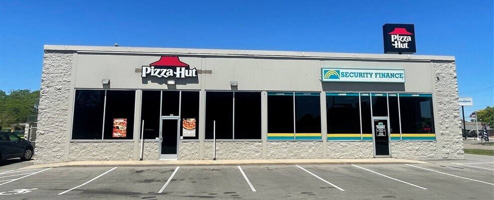 Primary Photo Of 965 S Green Bay Rd, Neenah General Retail For Lease