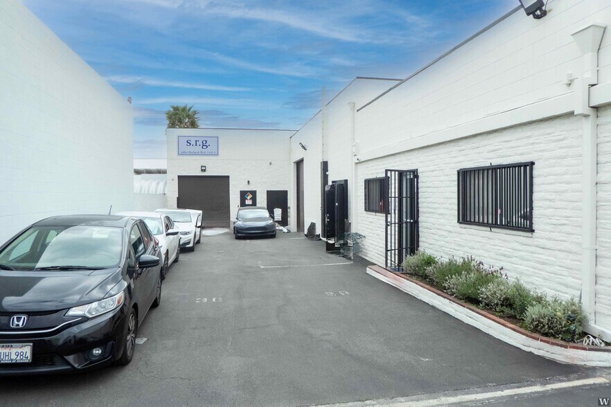 More Photos Of 10826-10834 Burbank Blvd, North Hollywood Office For Sale