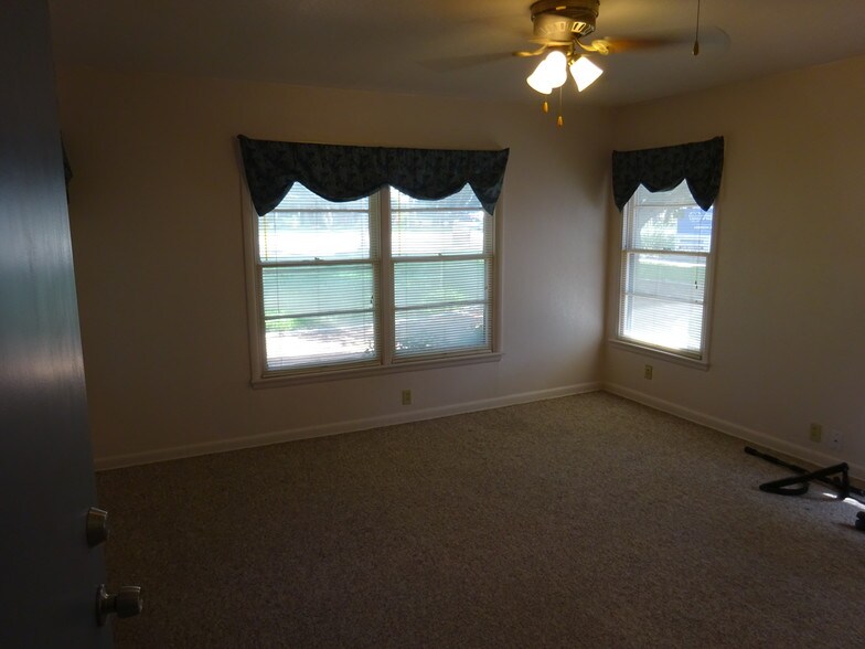 More Photos Of 1618 Williams Dr, Georgetown Office For Lease