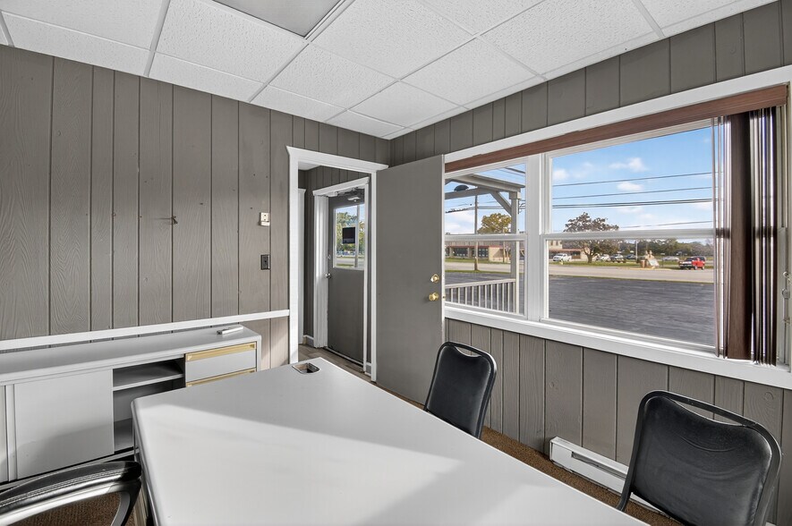 More Photos Of 4418 Douglas Ave, Racine Auto Dealership For Sale