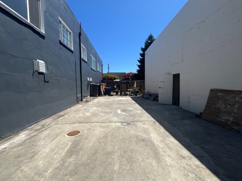 More Photos Of 2009 San Pablo Ave, Berkeley Freestanding For Lease