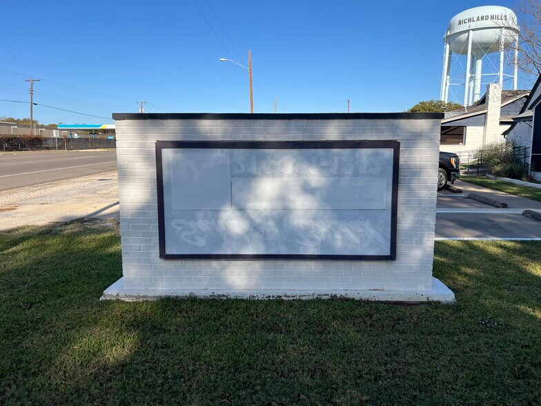 More Photos Of 6856 Boulevard 26, Richland Hills Freestanding For Lease