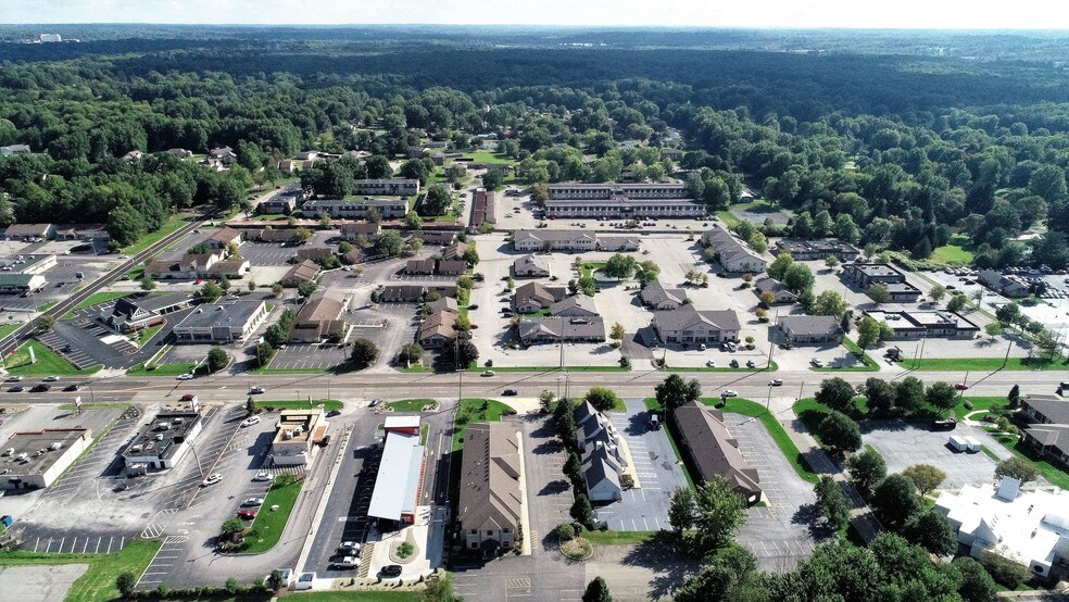 More Photos Of 725 Boardman Canfield Rd, Youngstown Office For Lease