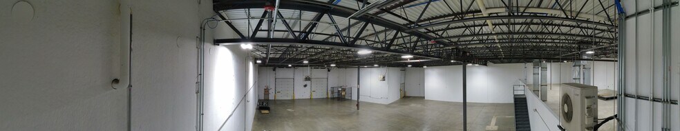 More Photos Of 1601-1627 Rock Creek Blvd, Joliet Distribution For Lease