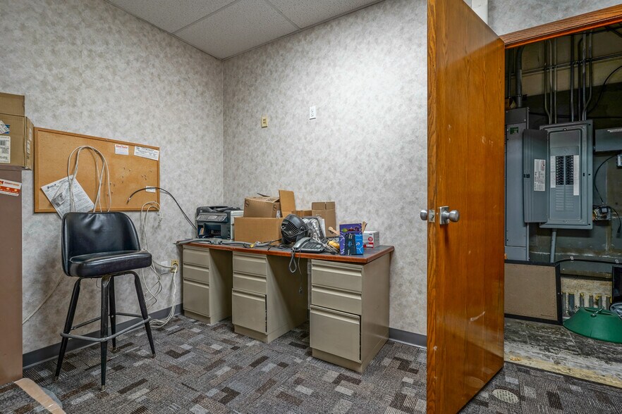 More Photos Of 3450 Gateway Dr, Grand Forks Restaurant For Lease