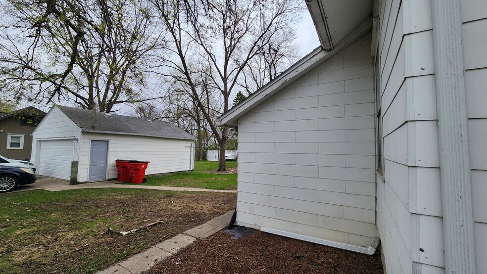 More Photos Of 1110 W Oakland Ave, Austin Apartments For Sale