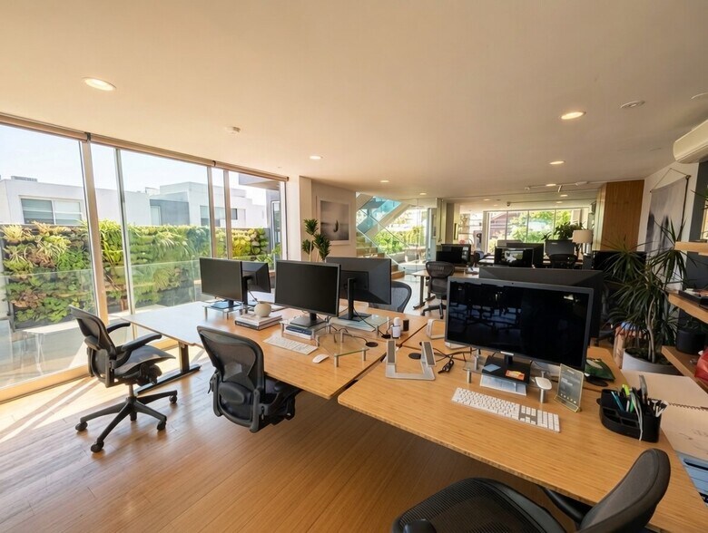 More Photos Of 1214 Abbot Kinney Blvd, Venice Loft Creative Space For Lease