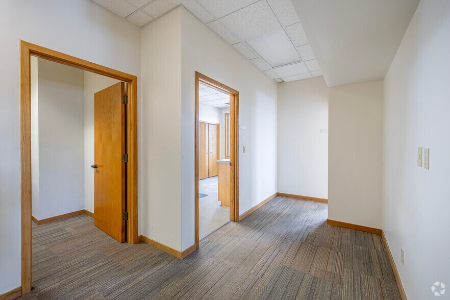 More Photos Of 2410 Woodlake Dr, Okemos Unknown For Lease